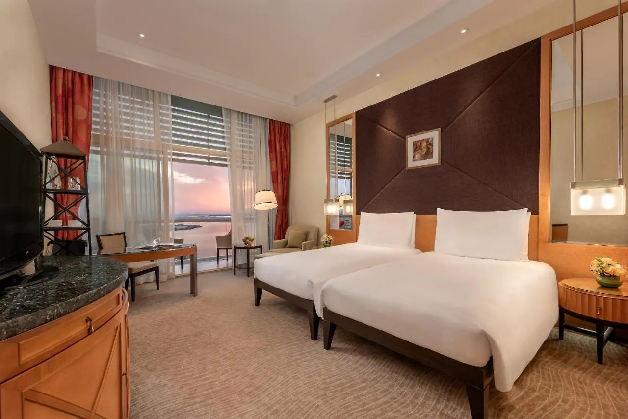Al Raha Beach Resort & Spa Abu Dhabi 5*,